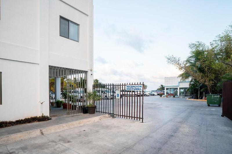 فندق Capital O Cancun International Airport 24/7