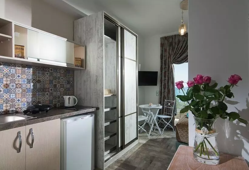 Elimia Suites & Studios