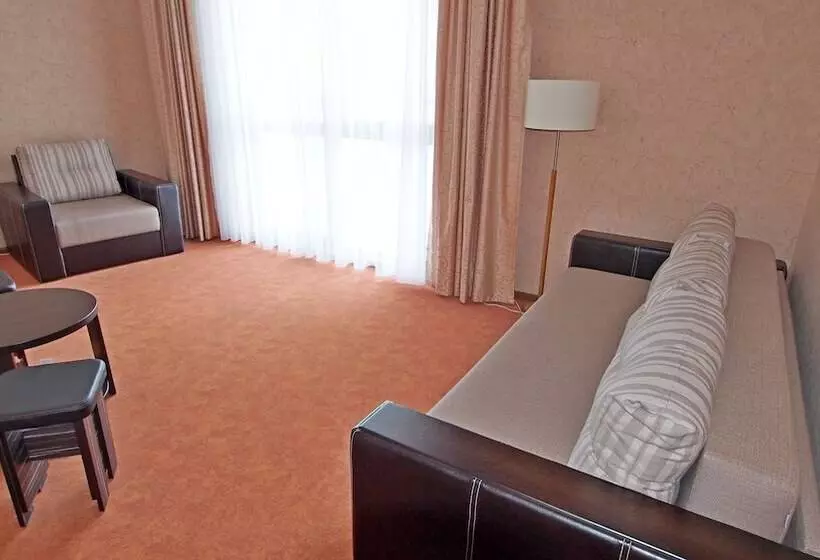 Hotelli Golden Hills