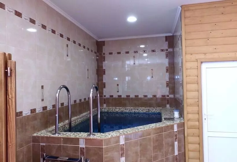 Hotelli Golden Hills