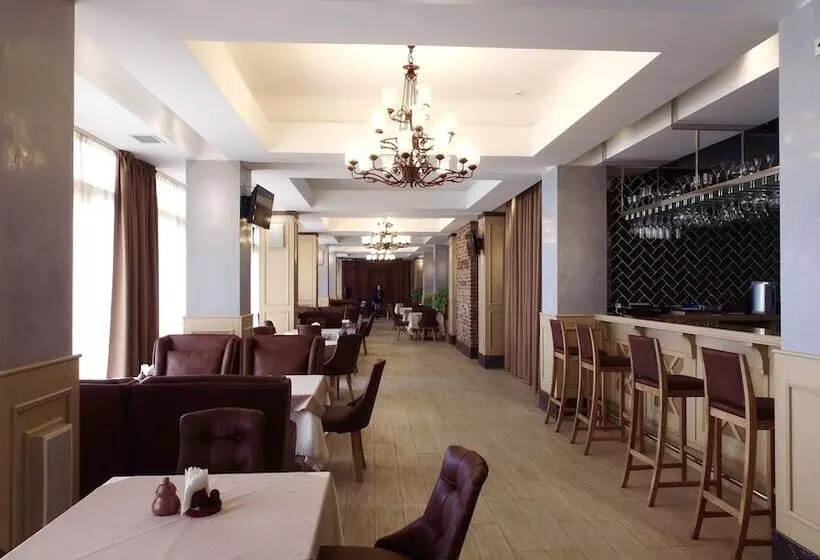 Hotelli Golden Hills