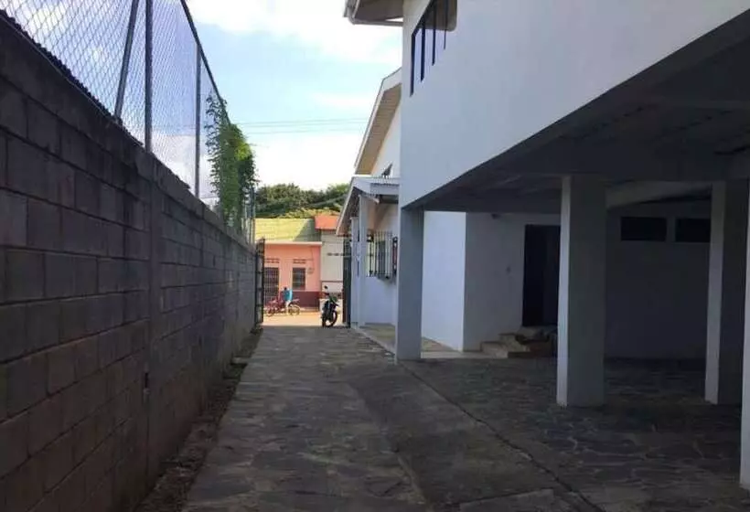 هتل Nueva Posada Inn