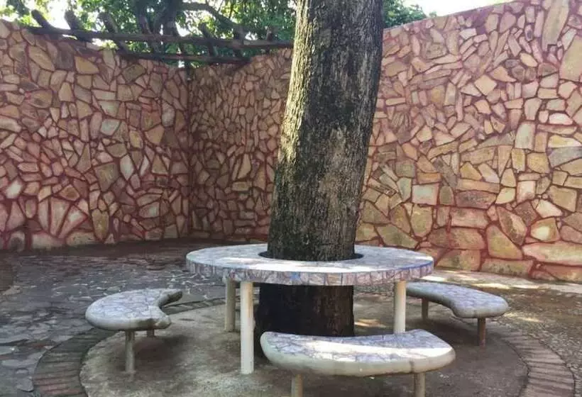 هتل Nueva Posada Inn