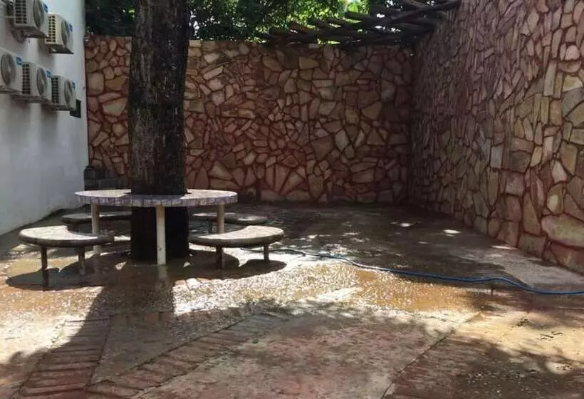 هتل Nueva Posada Inn