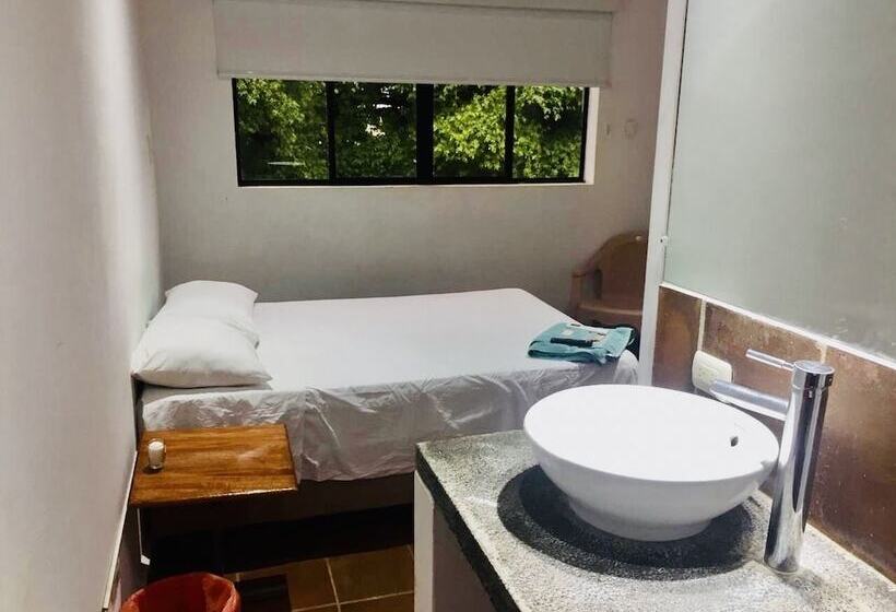 هتل Nueva Posada Inn