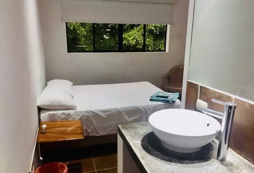 هتل Nueva Posada Inn