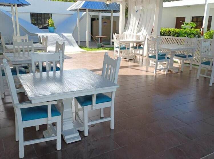 בית מלון כפרי Oasis Adult Resort