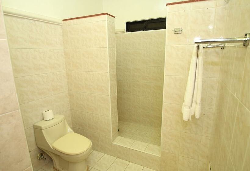 בית מלון כפרי Oasis Adult Resort