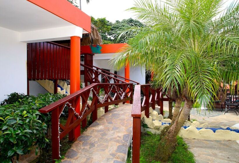 בית מלון כפרי Oasis Adult Resort