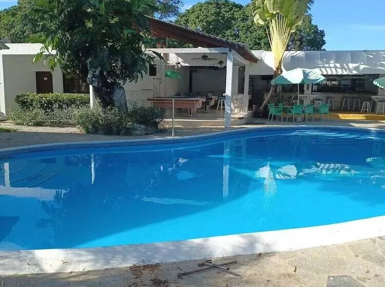 هتل Oasis Adult Resort
