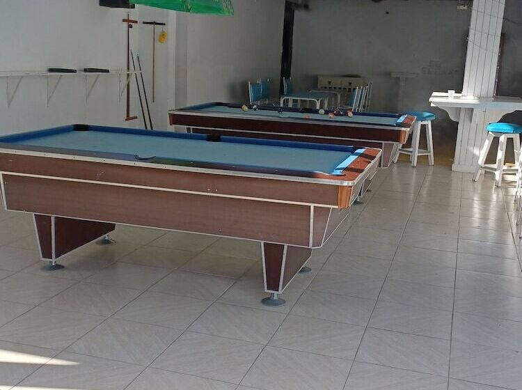 בית מלון כפרי Oasis Adult Resort