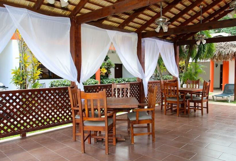 בית מלון כפרי Oasis Adult Resort