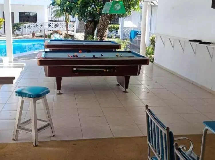 هتل Oasis Adult Resort