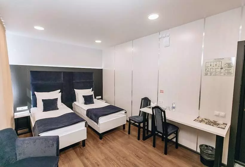 Red Fox Hotel In The Center