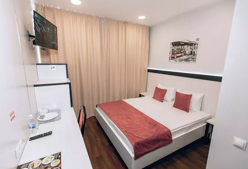 Red Fox Hotel In The Center