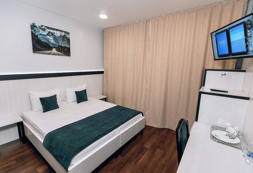 Red Fox Hotel In The Center