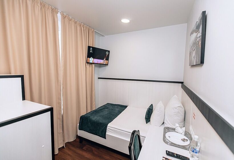 Red Fox Hotel In The Center