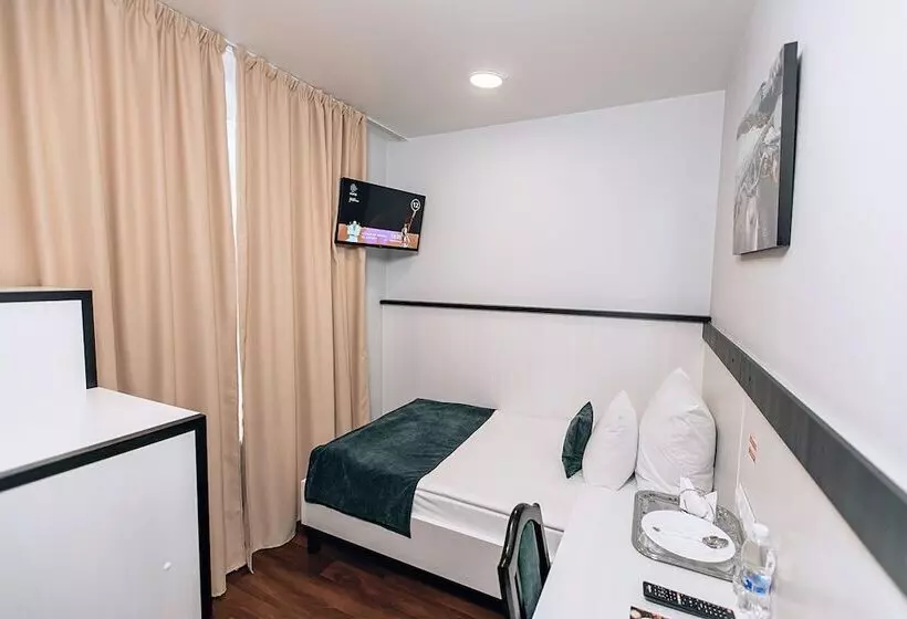 Red Fox Hotel In The Center