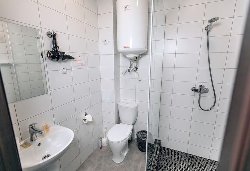 Red Fox Hotel In The Center