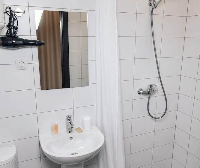 Red Fox Hotel In The Center