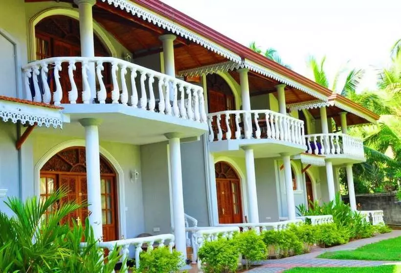 هتل Bougain Villa By Tree