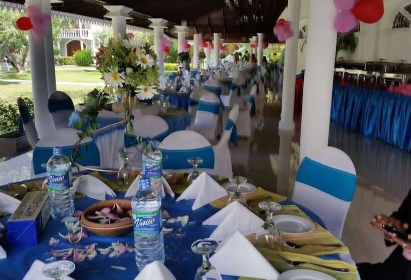 Hotel Bougain Villa By Tree