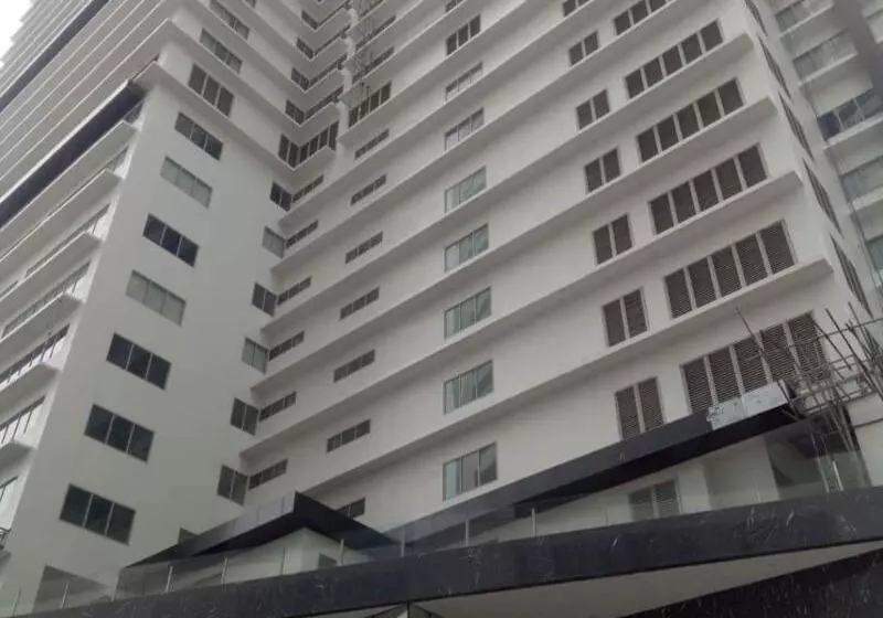 هتل Capital O 804 The Residences At Bonifacio Civic Center