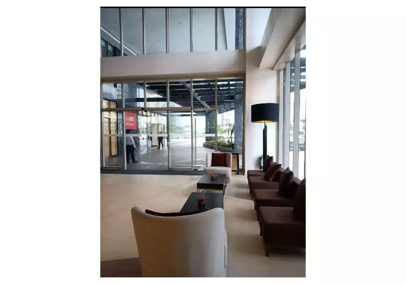هتل Capital O 804 The Residences At Bonifacio Civic Center
