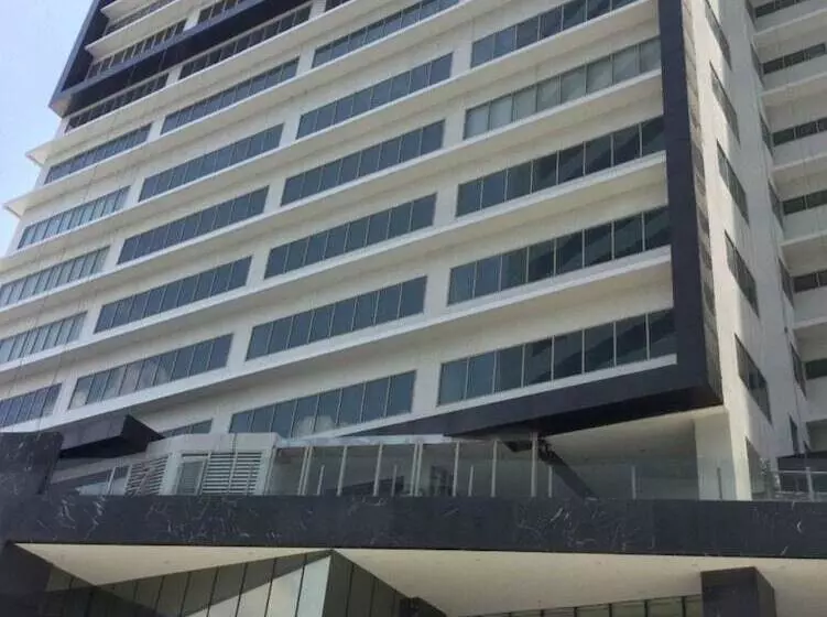 هتل Capital O 804 The Residences At Bonifacio Civic Center