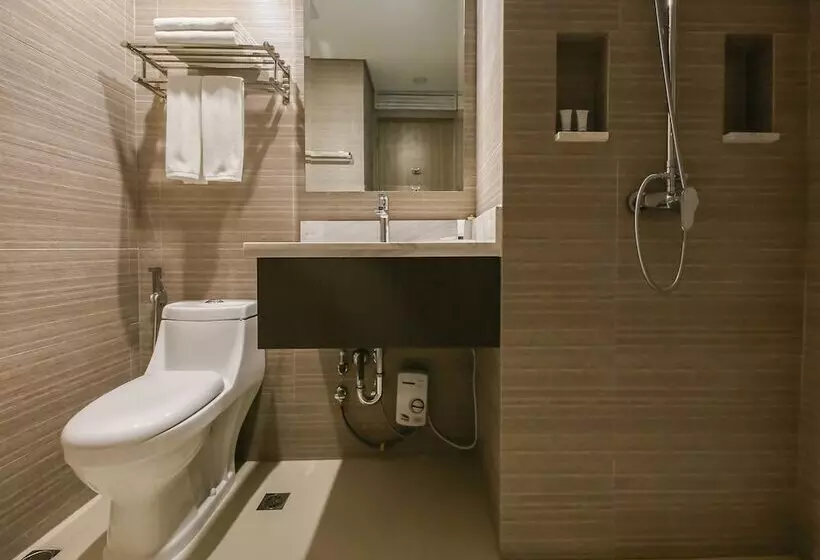 هتل Capital O 804 The Residences At Bonifacio Civic Center