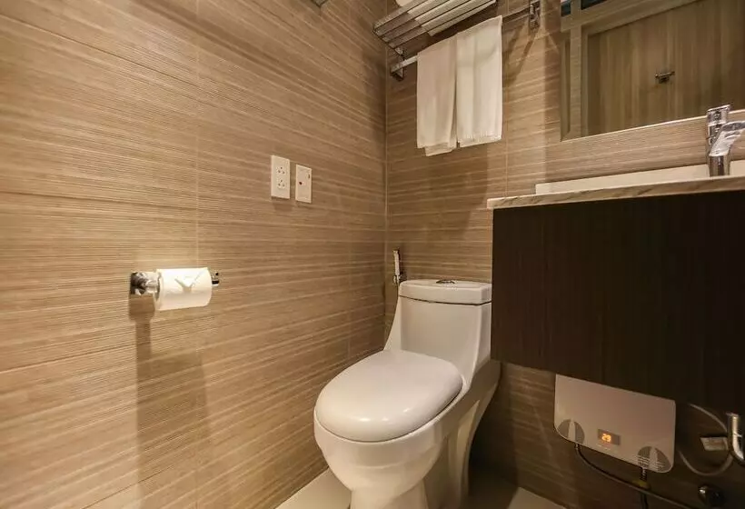 هتل Capital O 804 The Residences At Bonifacio Civic Center