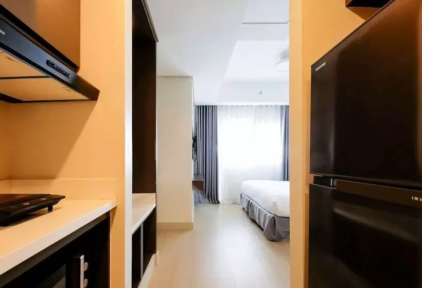 هتل Capital O 804 The Residences At Bonifacio Civic Center