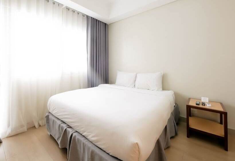 فندق Capital O 804 The Residences At Bonifacio Civic Center