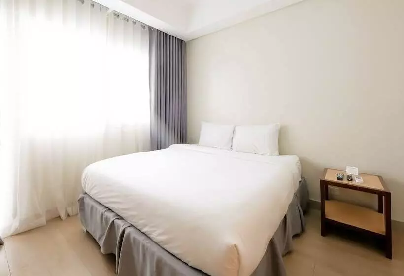 هتل Capital O 804 The Residences At Bonifacio Civic Center