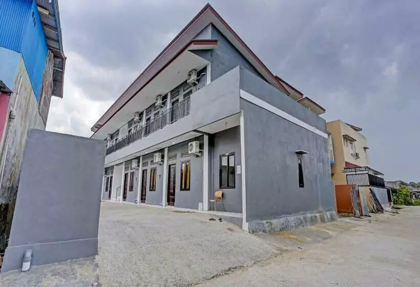 ホテル Reddoorz Near Bigmall Samarinda 2