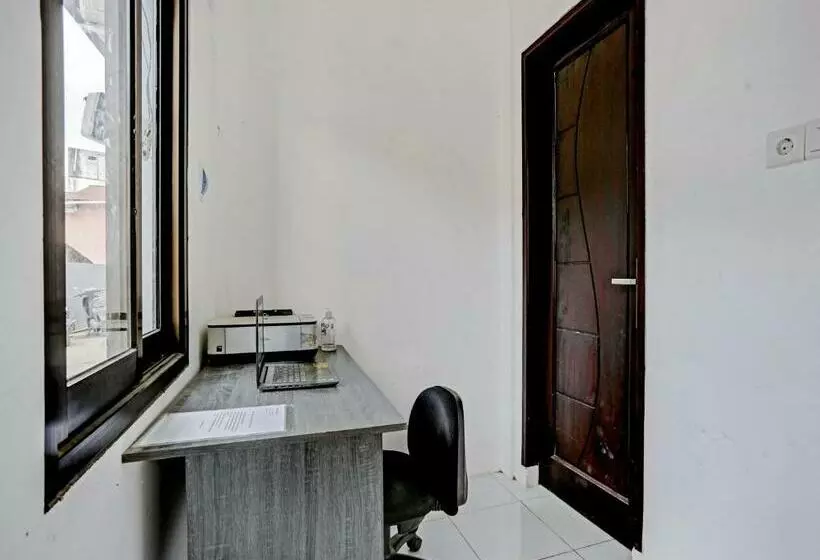 ホテル Reddoorz Near Bigmall Samarinda 2