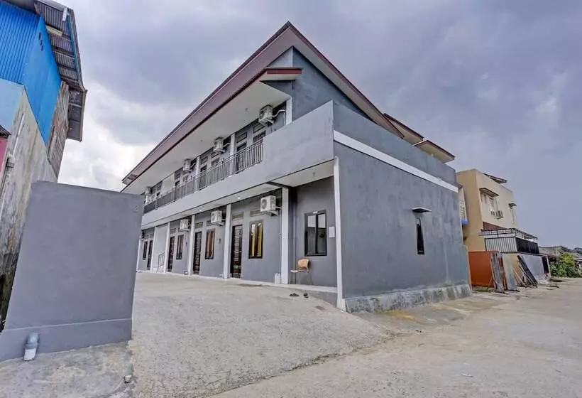 ホテル Reddoorz Near Bigmall Samarinda 2