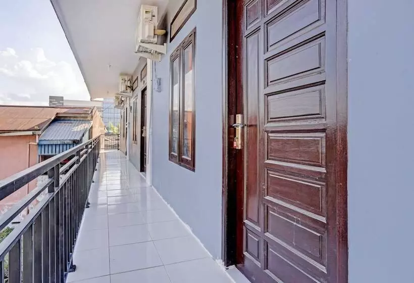 ホテル Reddoorz Near Bigmall Samarinda 2