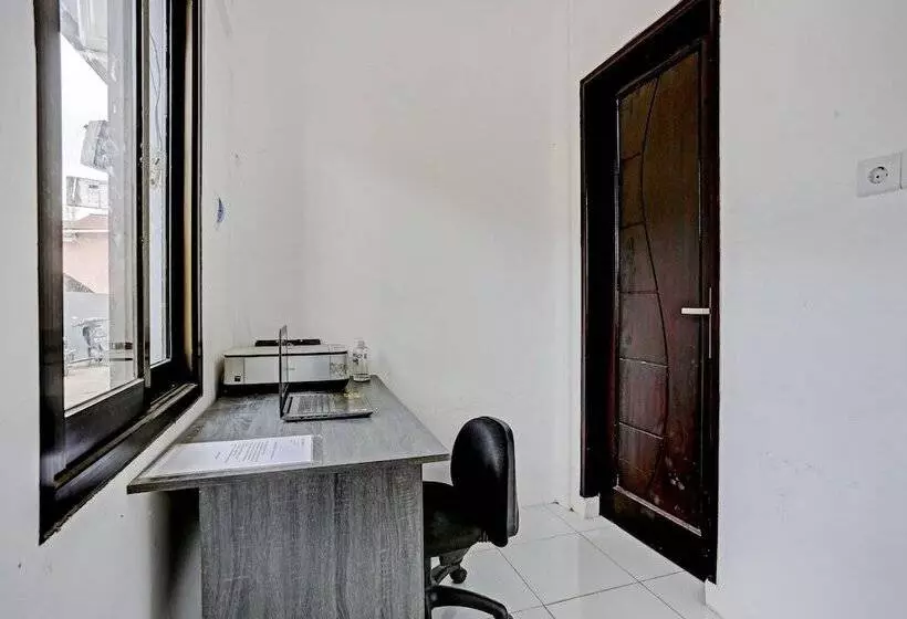 ホテル Reddoorz Near Bigmall Samarinda 2