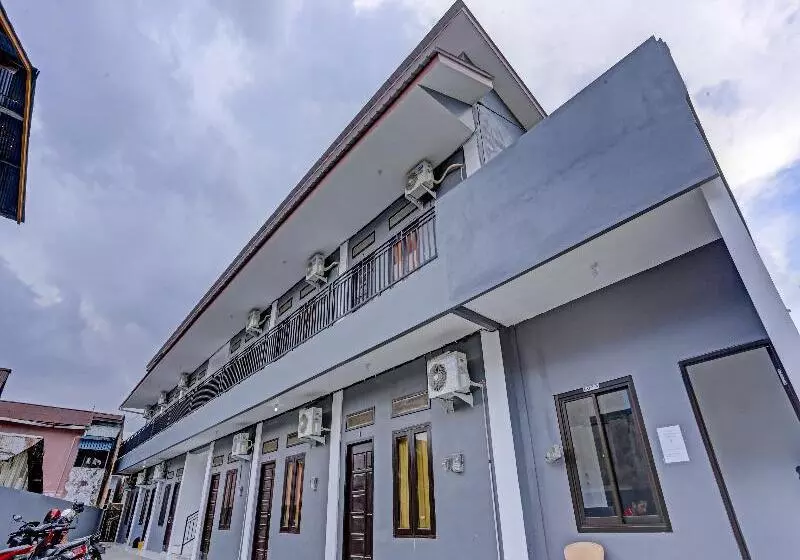ホテル Reddoorz Near Bigmall Samarinda 2