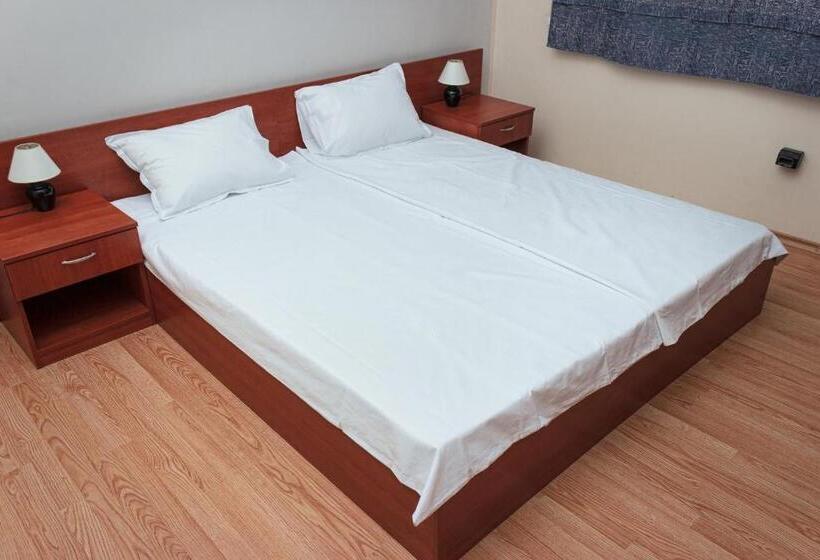 Отель Provans Famili