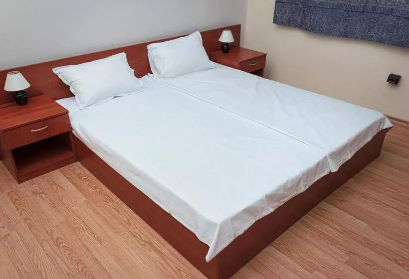 Hotelli Provans Famili