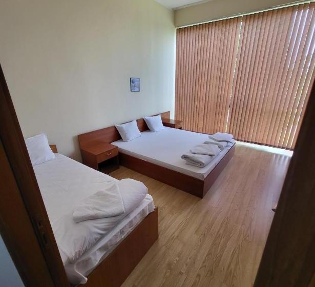 ホテル Provans Famili