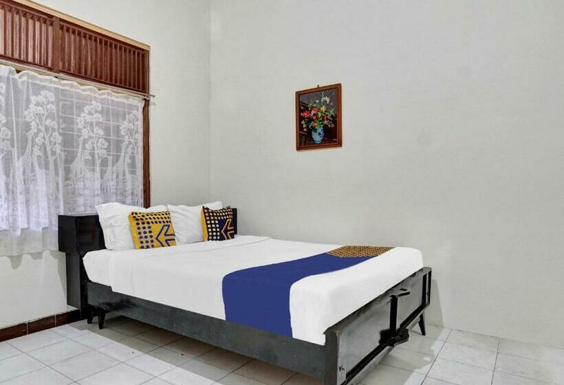 בית מלון כפרי Spot On 90539 Taman Borobudur Guest House Syariah