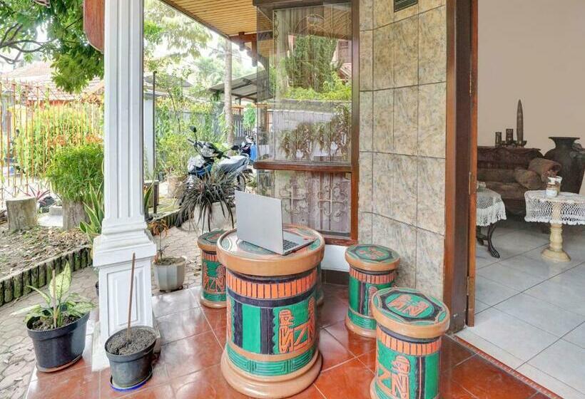 בית מלון כפרי Spot On 90539 Taman Borobudur Guest House Syariah