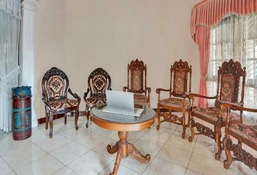 בית מלון כפרי Spot On 90539 Taman Borobudur Guest House Syariah