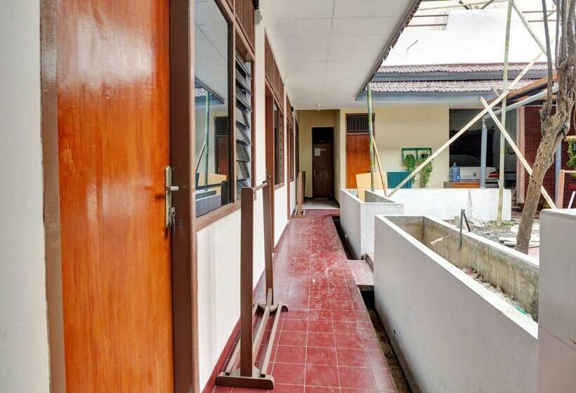 בית מלון כפרי Spot On 90539 Taman Borobudur Guest House Syariah