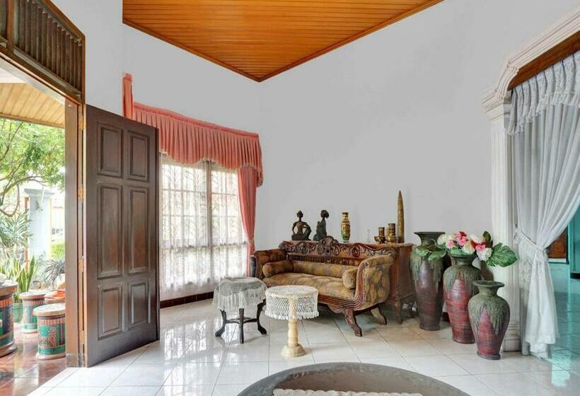 בית מלון כפרי Spot On 90539 Taman Borobudur Guest House Syariah