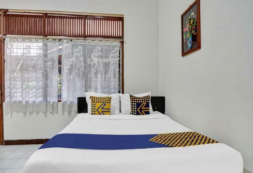 בית מלון כפרי Spot On 90539 Taman Borobudur Guest House Syariah