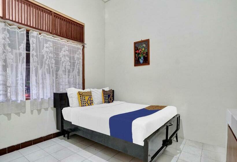 בית מלון כפרי Spot On 90539 Taman Borobudur Guest House Syariah